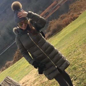 Herno Down Coat / Puffer / Jacket w/Fur Hood ✨